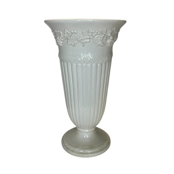 Wedgwood Embossed Queensware Vase, grape & vine motif upper rim Cream - Picture 2 of 9